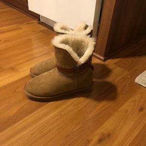 Tan EMU boots sz 8